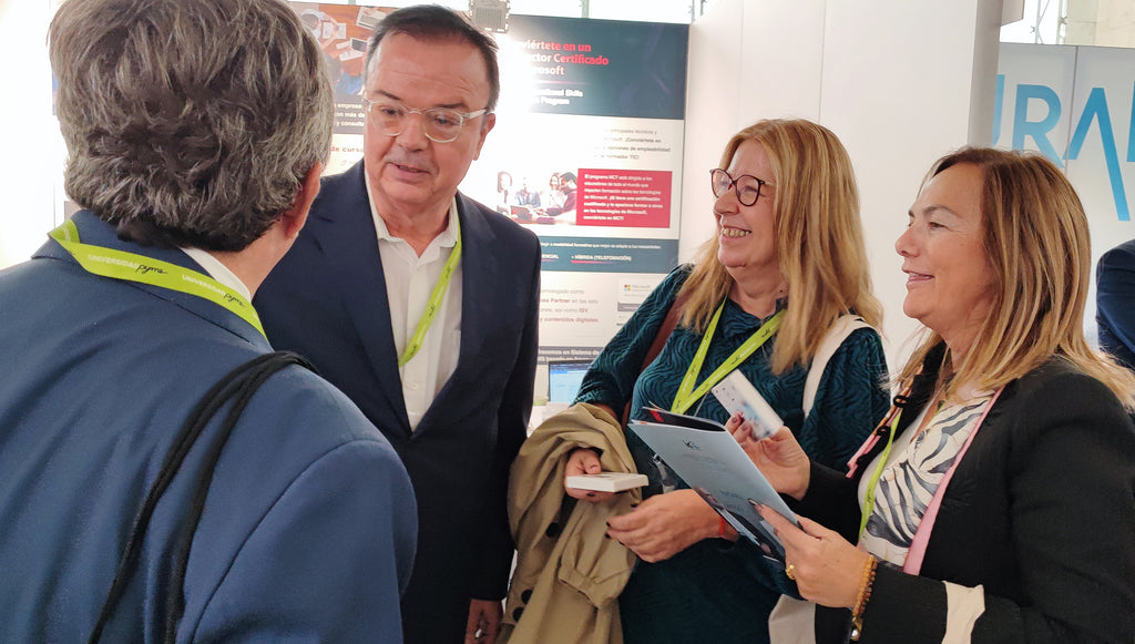 Visita del director gerente de FUNDAE, Antonio de Luis, al stand de Nanfor en el exitoso evento Universidad Pyme en Madrid